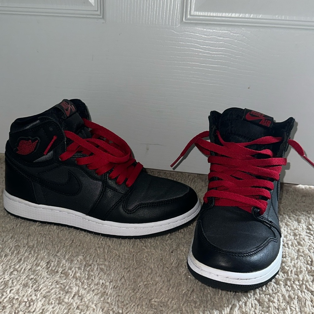 Big Kids' Air Jordan Retro 1